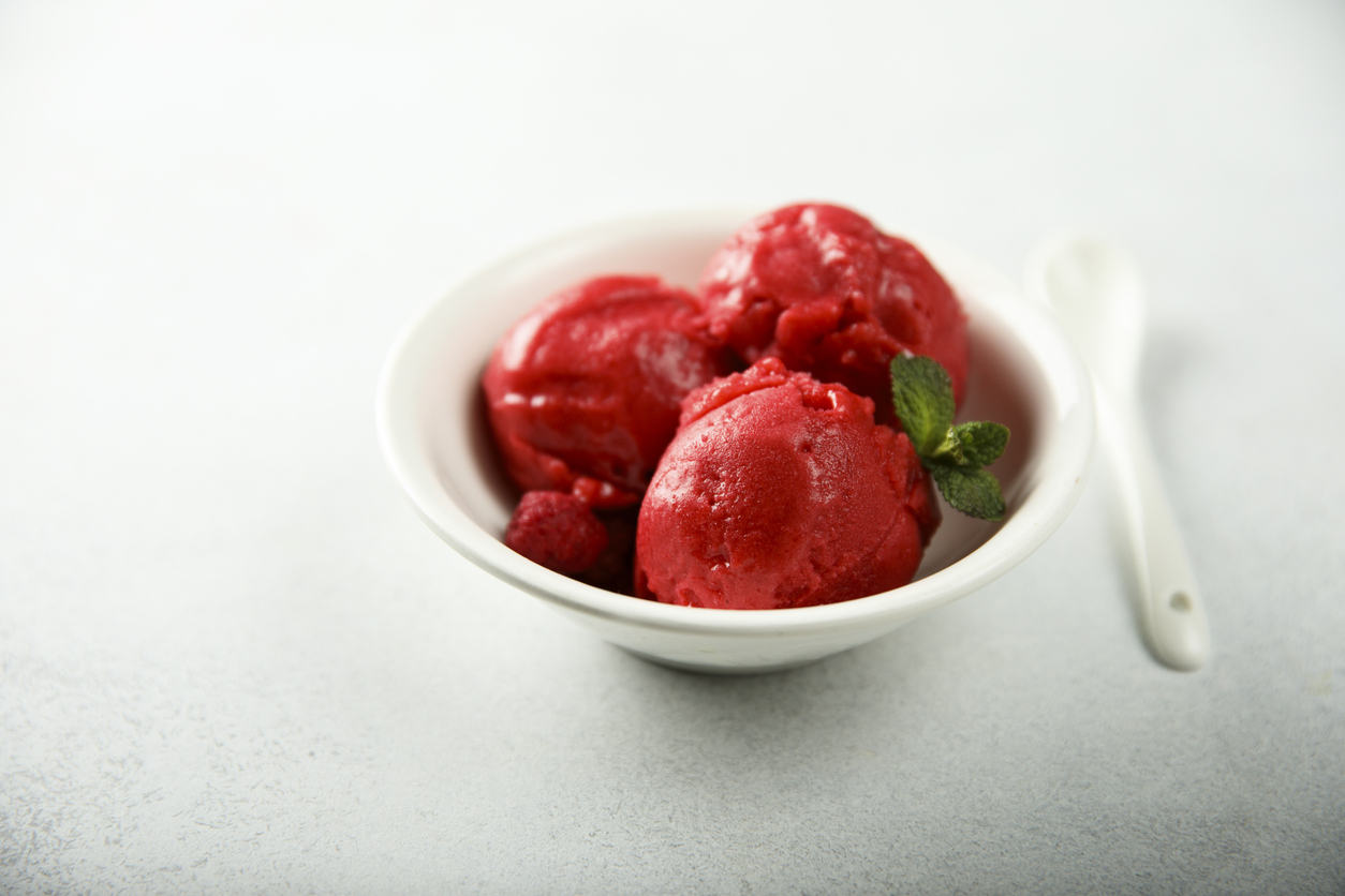 Zuckerfreies Beeren-Eis zum Selbermachen
